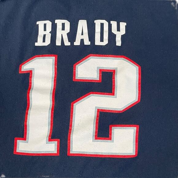 Tom Brady Men Size Large T-shirt New England Patriots Team Apparel NFL #12 GOAT - Picture 2 of 12